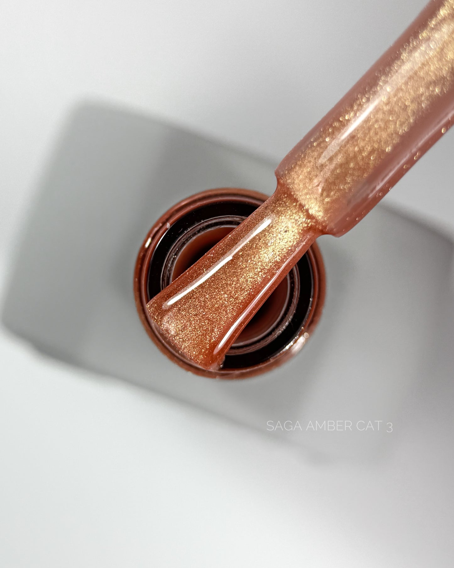 SAGA Professional Amber Cat 3 – magnetischer Gel-Lack in Roségold