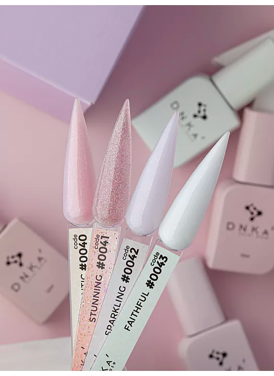 DNKa Gel-Lack Swatches in Nude- und Rose-Tonen