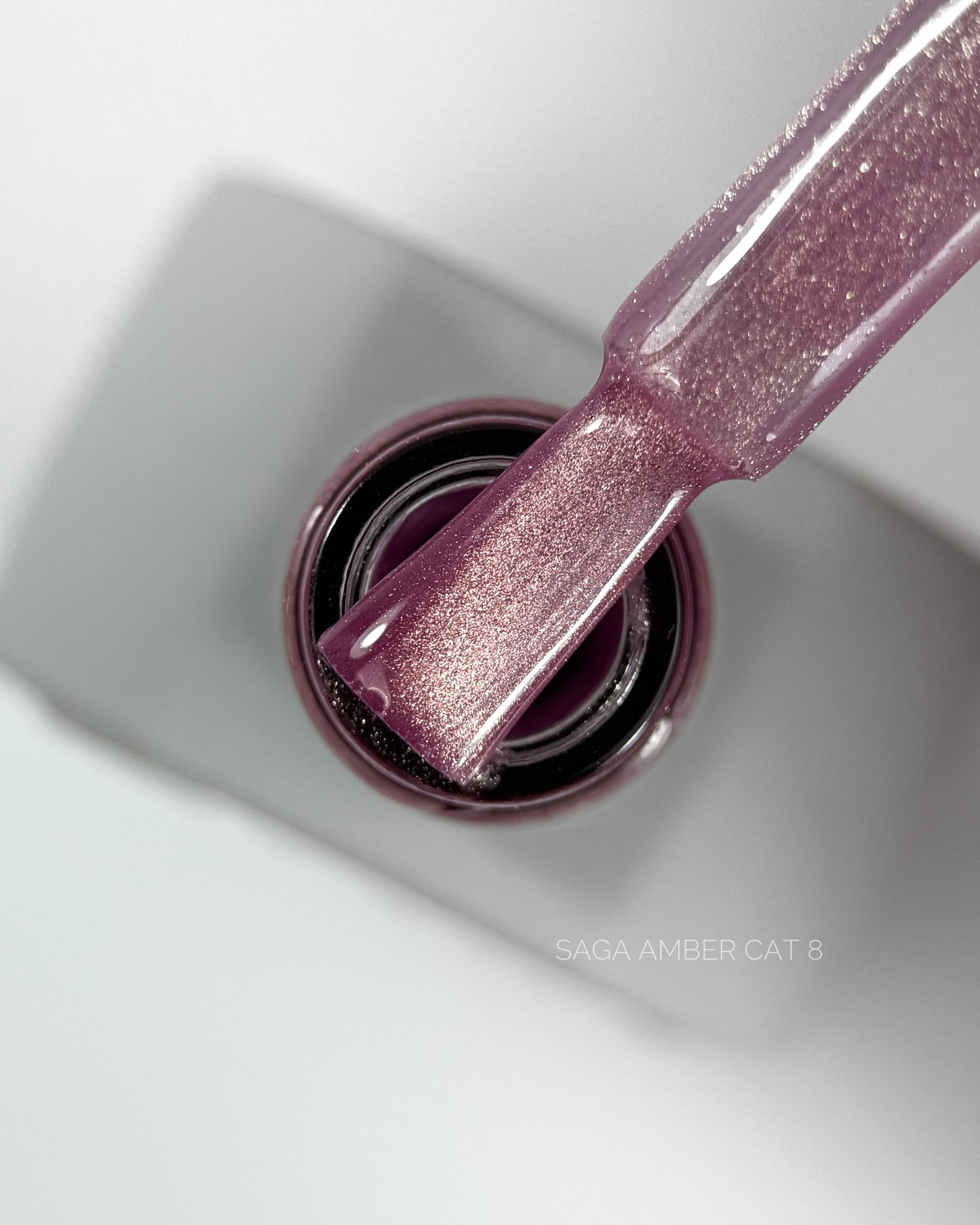 SAGA Professional Amber Cat 8 – magnetischer Gel-Lack in Rosa