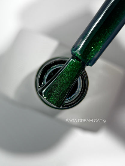 SAGA Professional Dream Cat 9 – magnetischer Gel-Lack in grünem Farbton