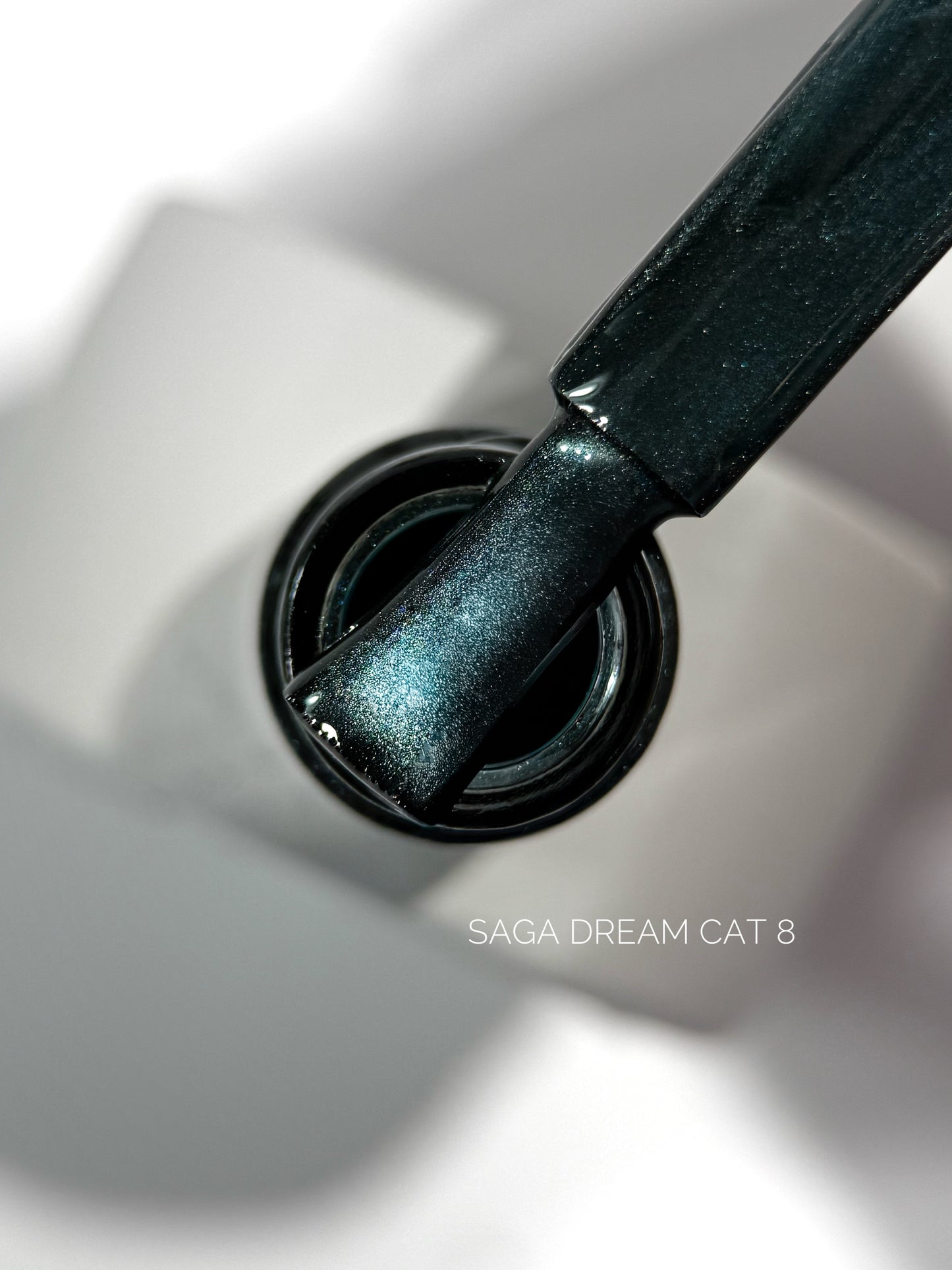 SAGA Professional Dreams Cat 8 – magnetischer Gel-Lack in tiefem Türkisgrün