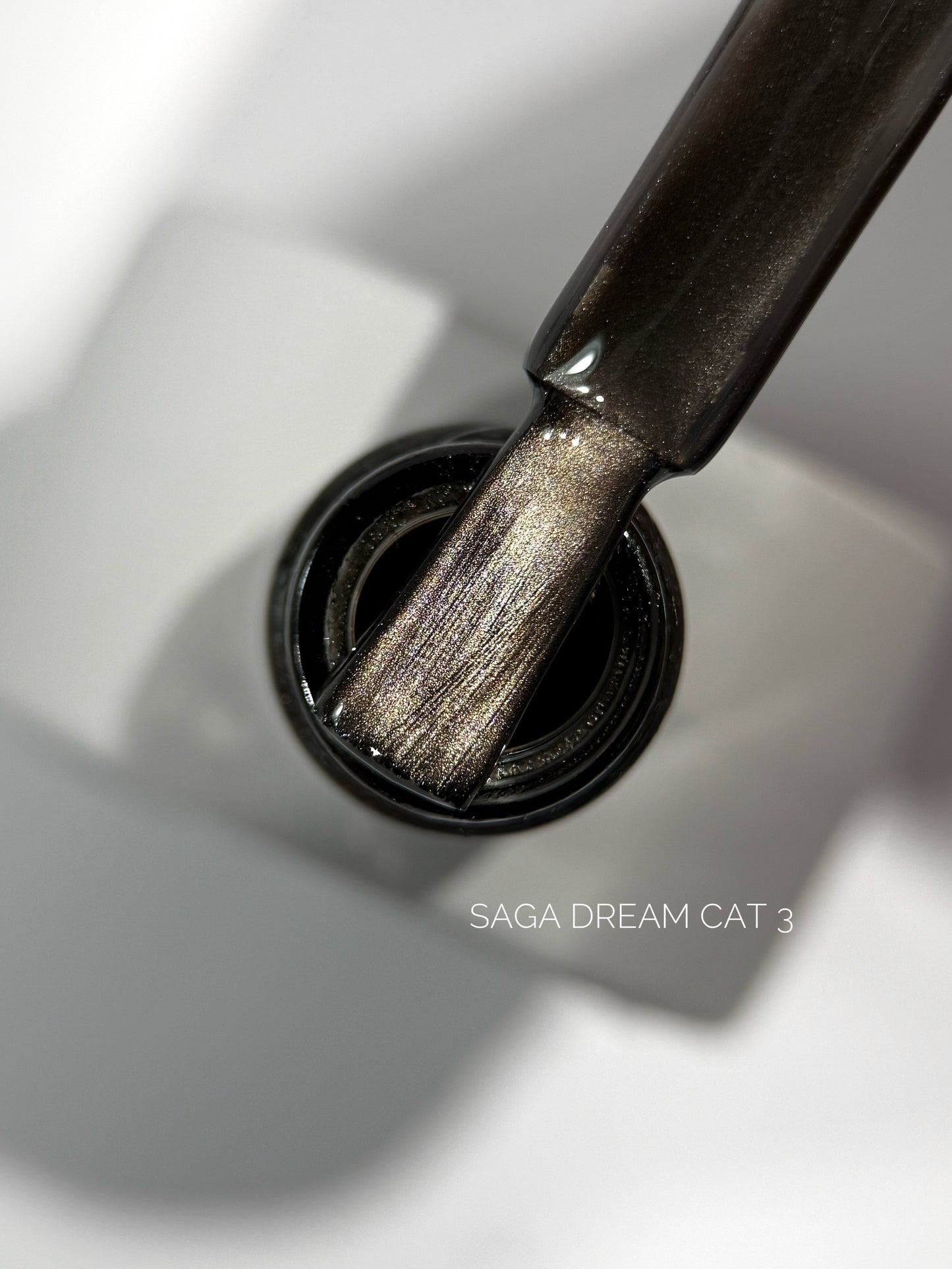 SAGA Professional Dream Cat 3 – magnetischer Gel-Lack in goldbraunem Farbton