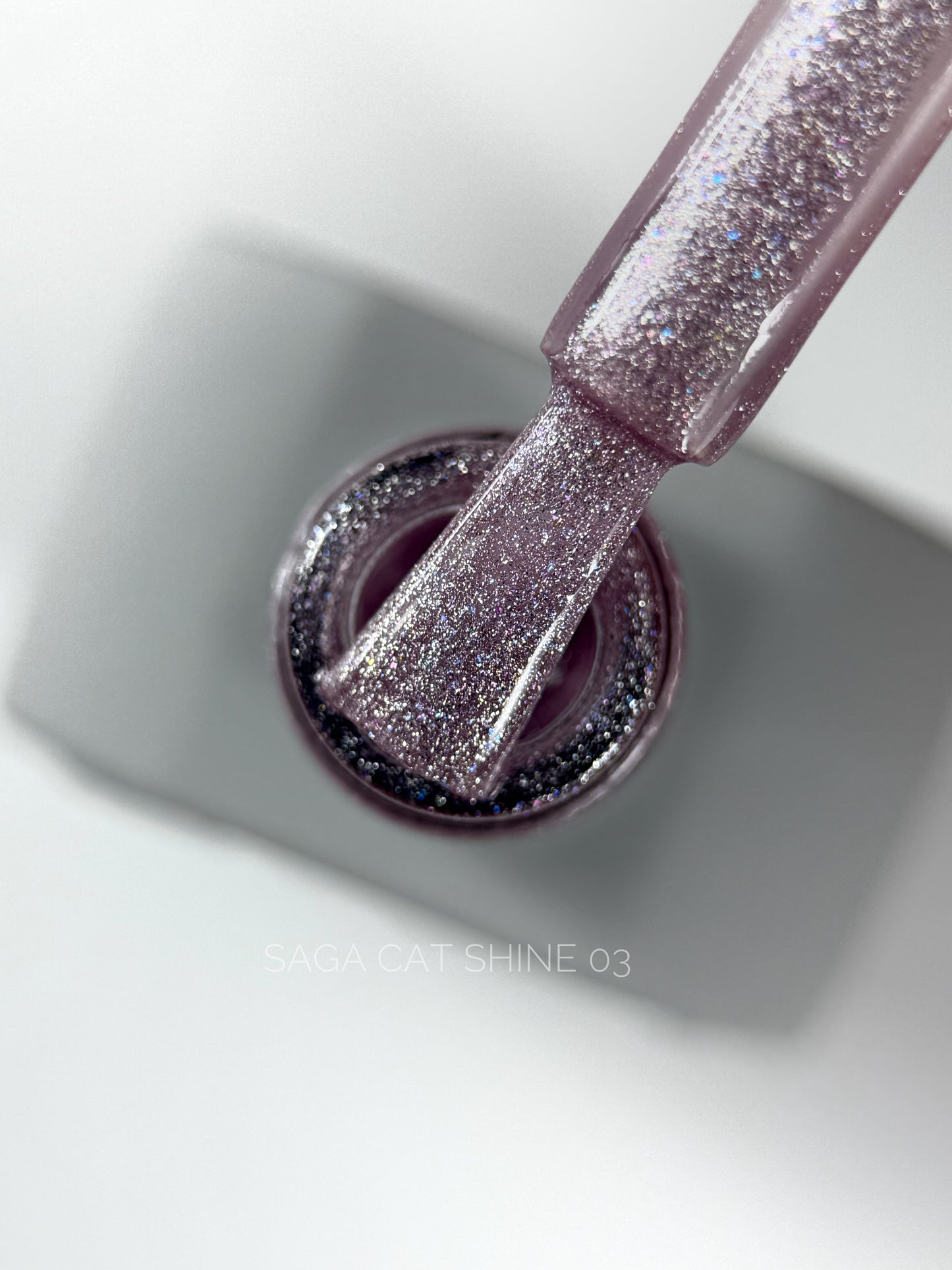 SAGA Professional Cat Shine 3 – magnetischer Gel-Lack in Rosé-Silber.